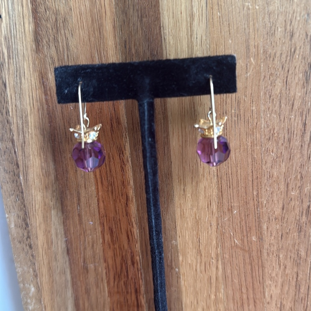 Vintage savvy by SWAROVSKI purple crystal and goldtone earrings - Picture 7 of 9
